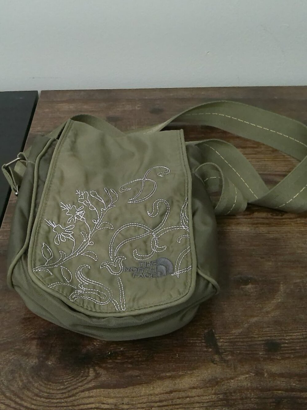 The North Face Floral Crossbody Shoulder Bag Olive Green Embroidered Purse
